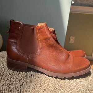 Light brown leather Chelsea boots